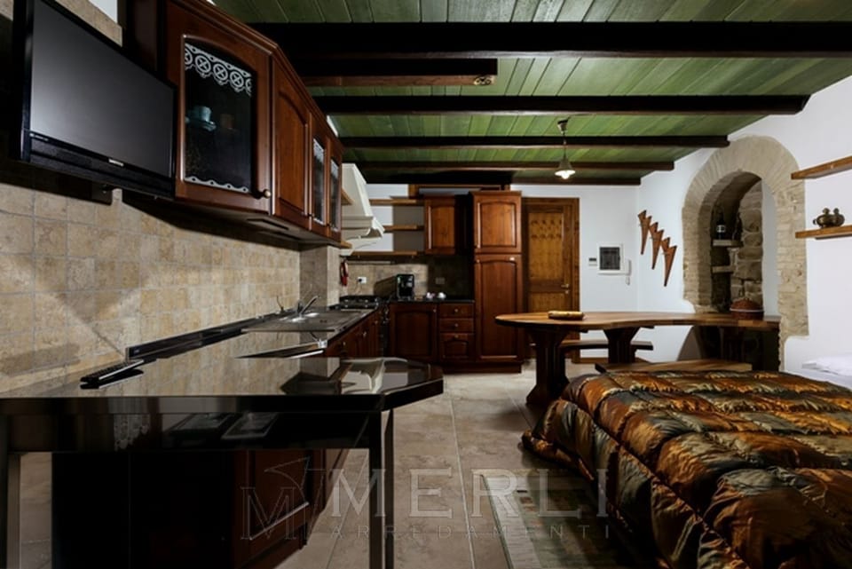 Fridge, coffee/tea maker