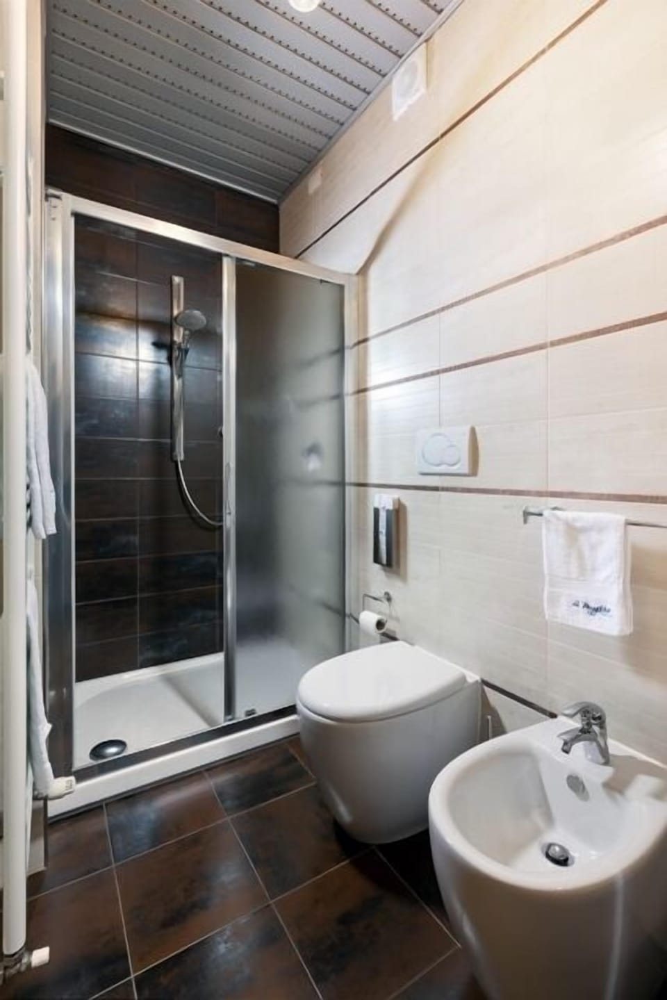 Basic Double Room | Bathroom | Free toiletries, hair dryer, slippers, towels