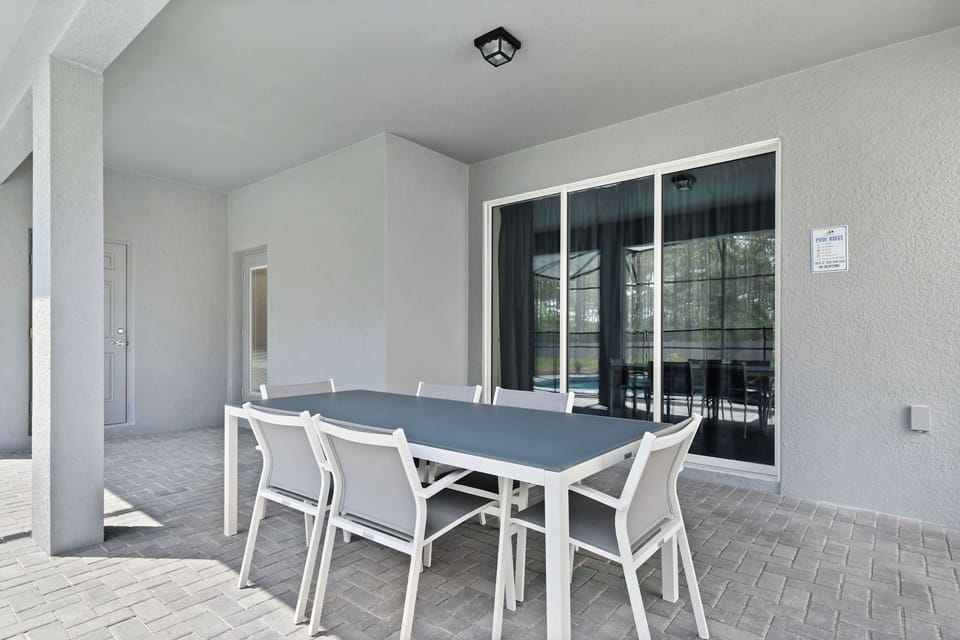 House (6 Bedrooms) | Interior