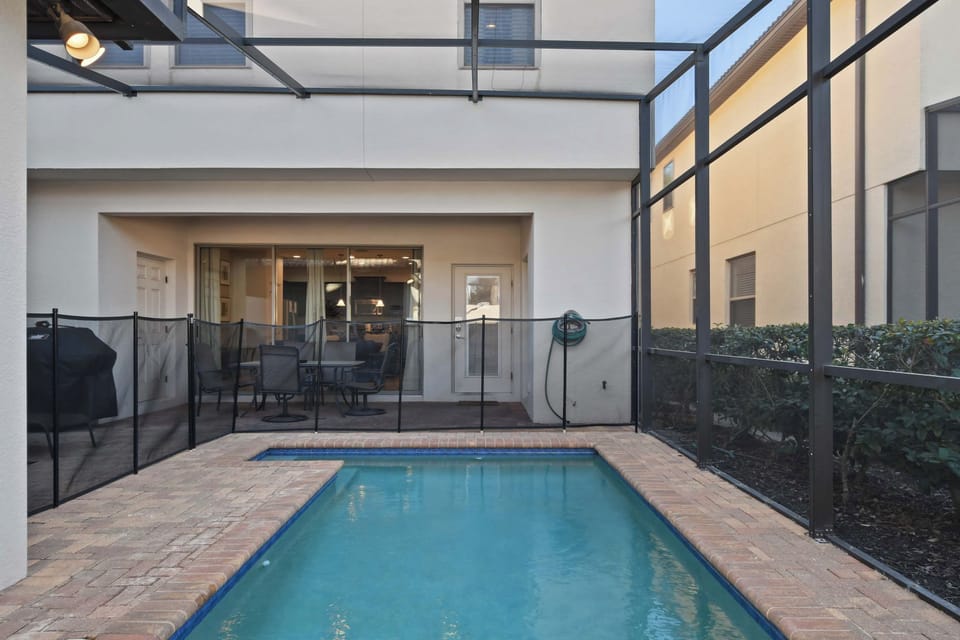House (5 Bedrooms) | Interior