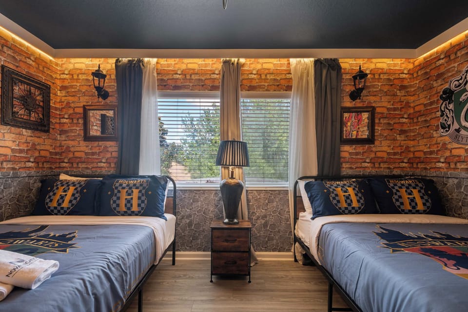 House (6 Bedrooms) | Interior