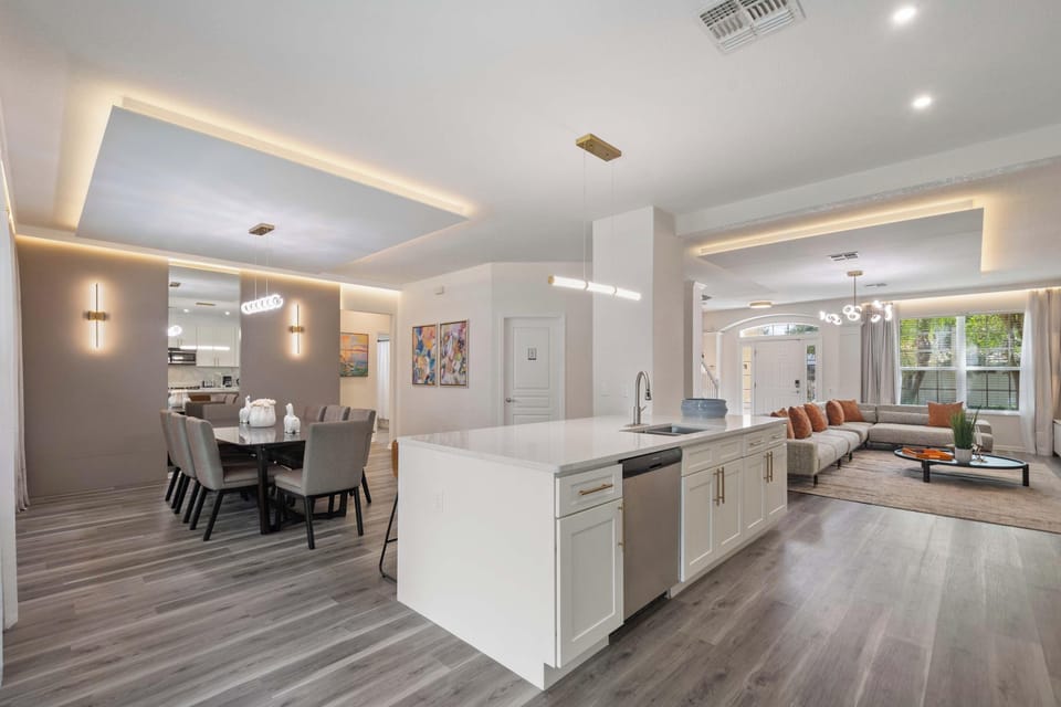 House (6 Bedrooms) | Interior