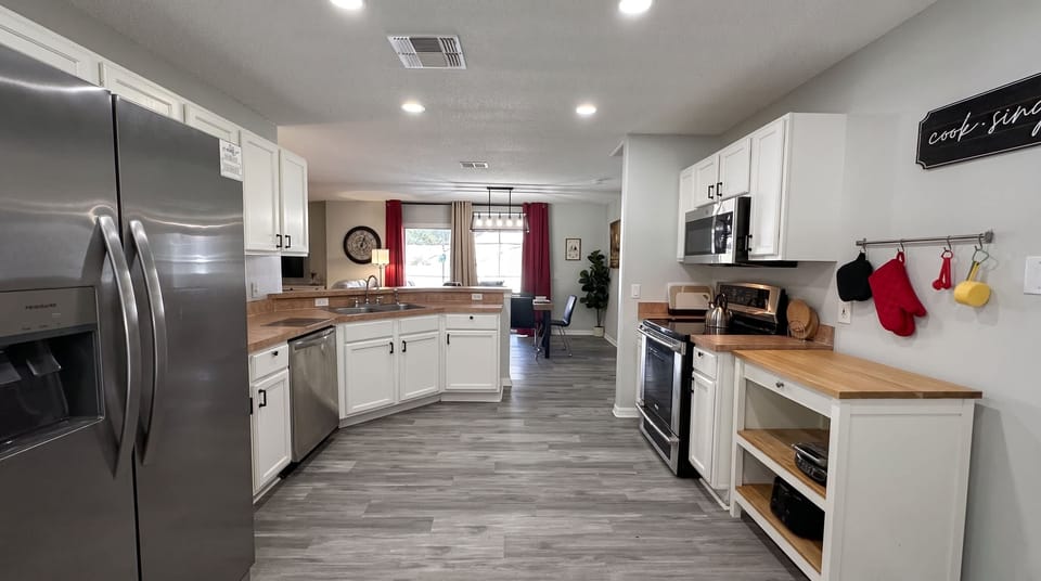 House, Multiple Beds, Pool Access, Pool View (Starlight and Shells) | Private kitchen