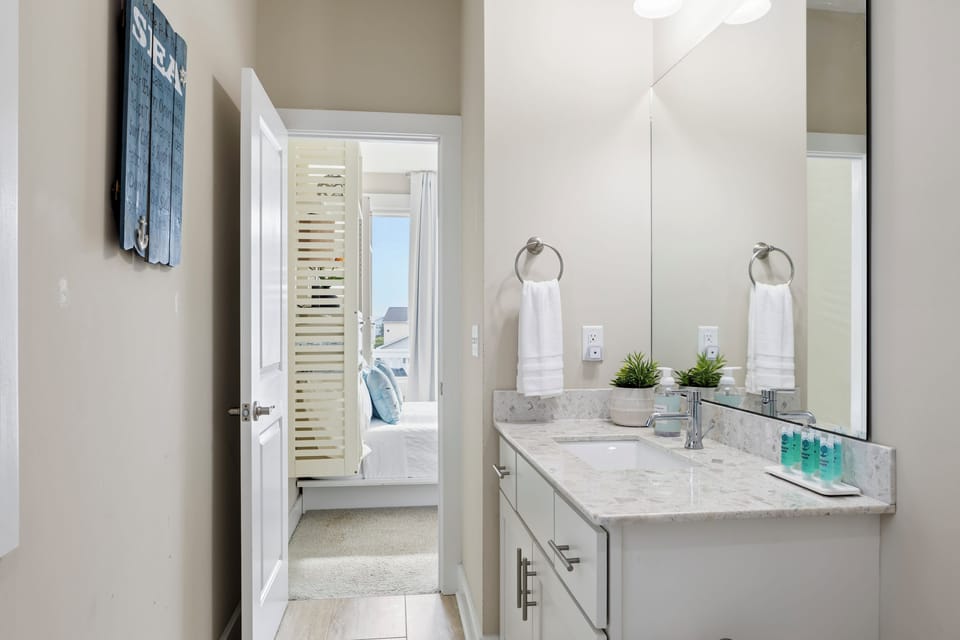 Bath linens provided