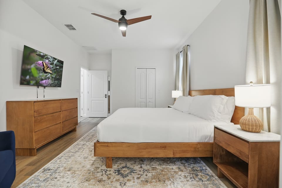 30MasterBedroom