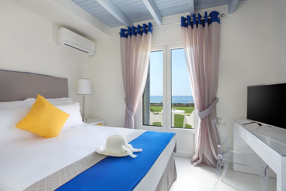 Egyptian cotton sheets, premium bedding, in-room safe