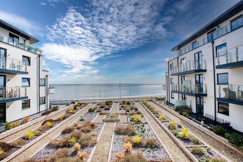 Seafront Retreat |Beach Access |Sea Views, Parking Apartment in Ramsgate