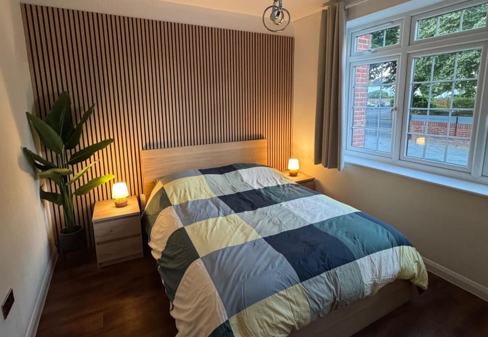 Luxury Flat With Parking & Underfloor Heating Apartment in Christchurch