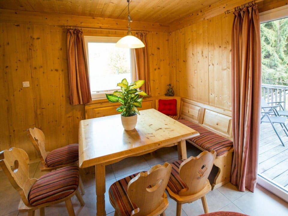 Chalet | Dining