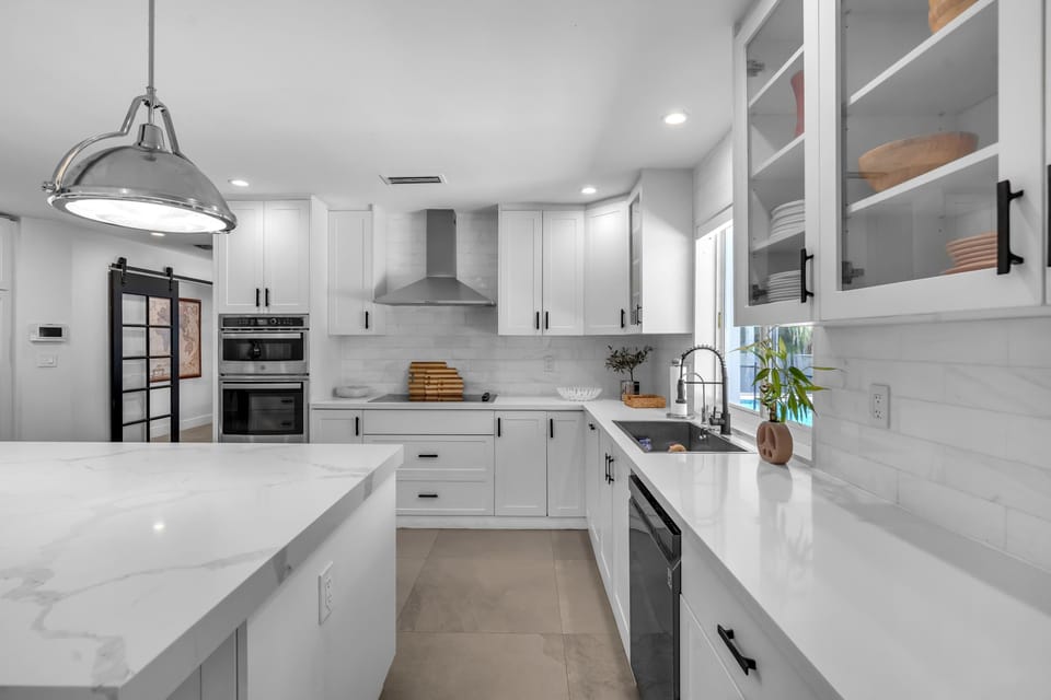 House, Multiple Beds, Pool View (The Art of Living 7B) | Private kitchen