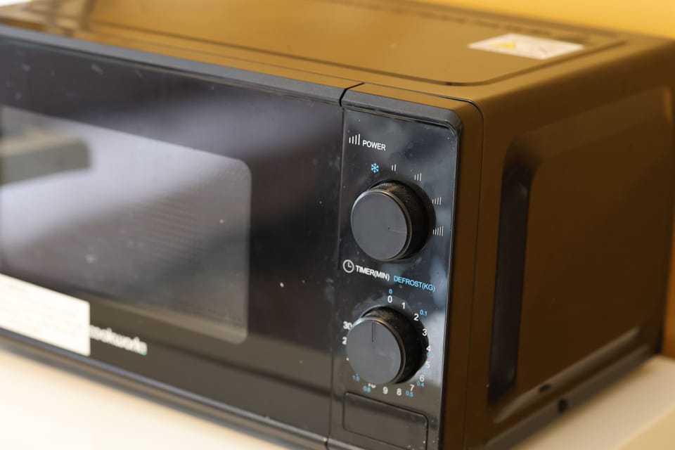 Standard Studio, Kitchen, Courtyard View | Microwave