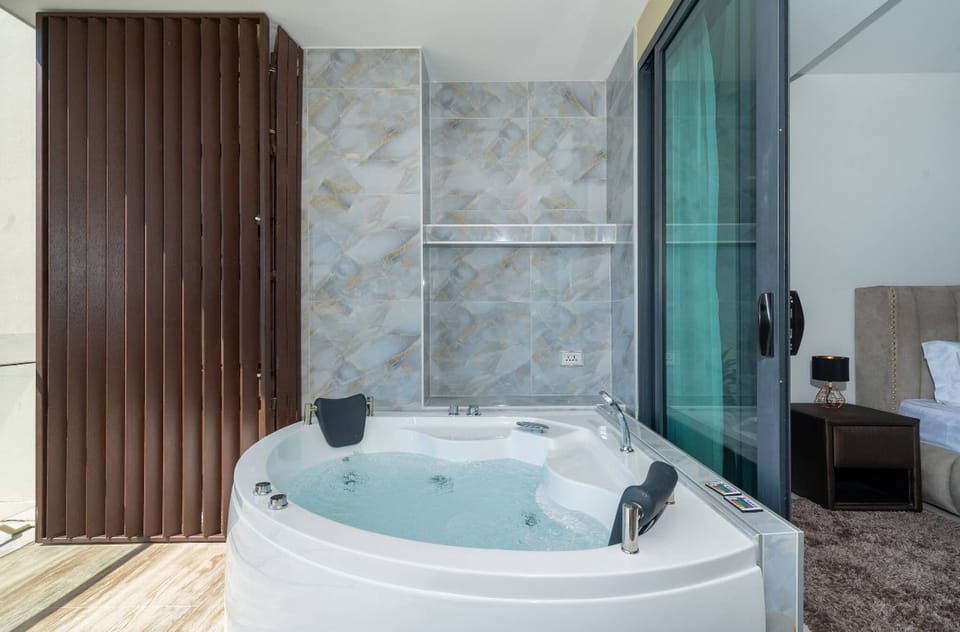 Apartment With Sea View and Hot Tub on Balcony Apartment in Rawai