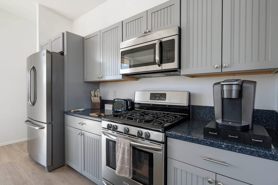 A fully equipped kitchen makes everything from quick breakfasts to family dinners easy during your stay.