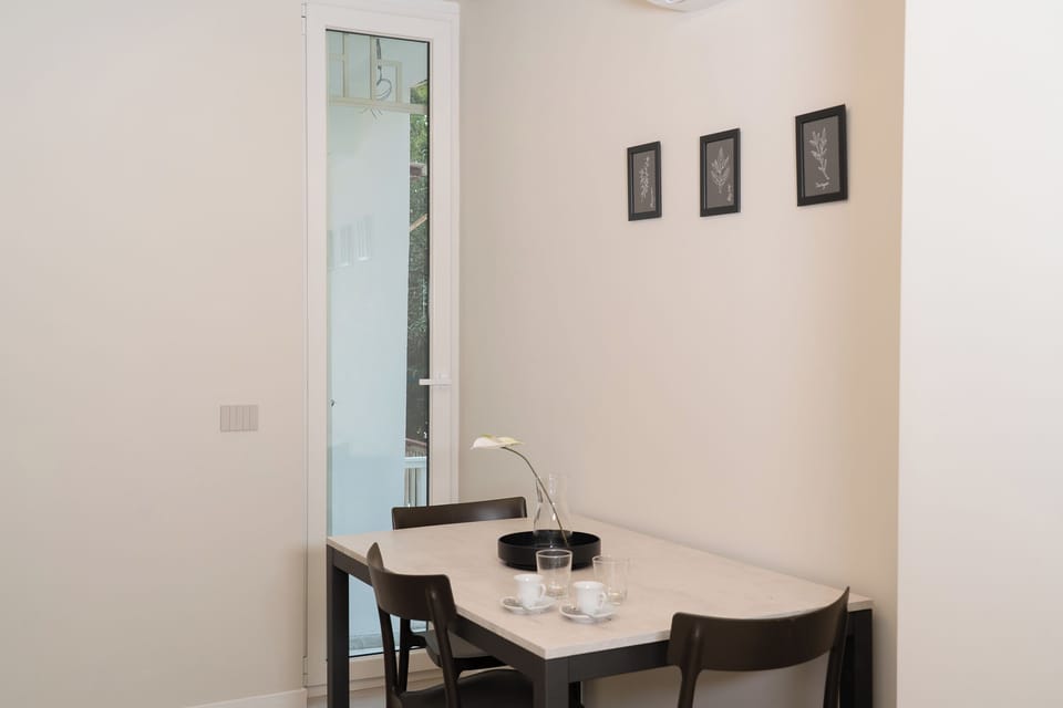 Apartment (1 Bedroom) | Dining room