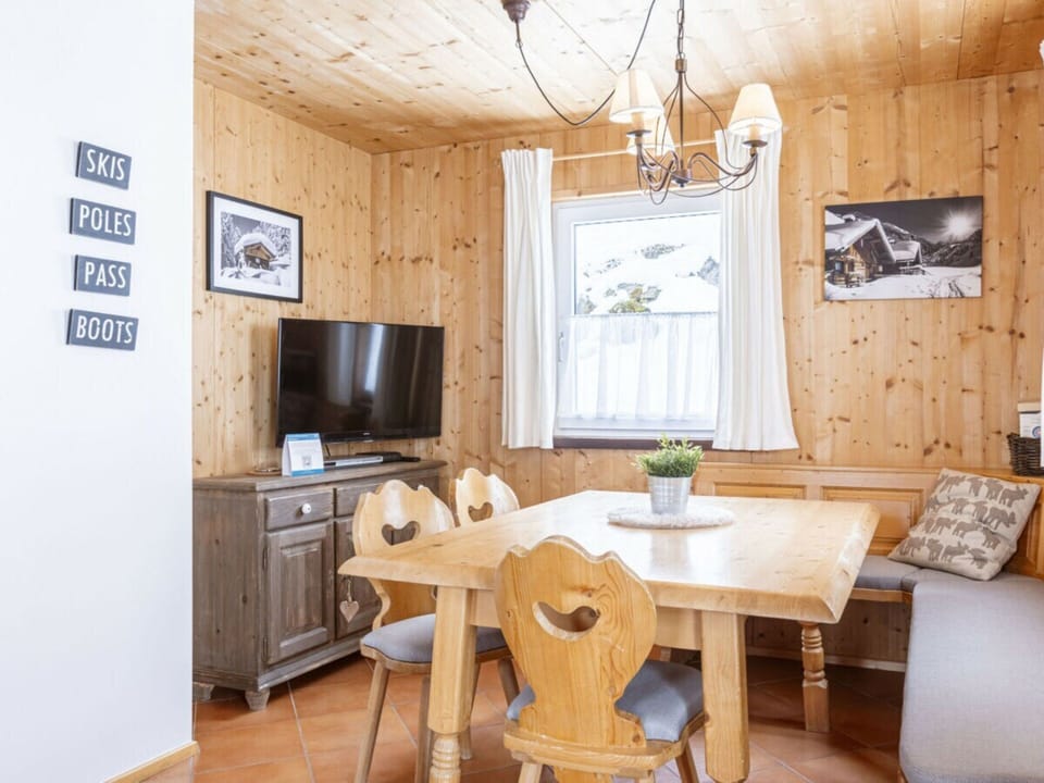 Chalet | Dining