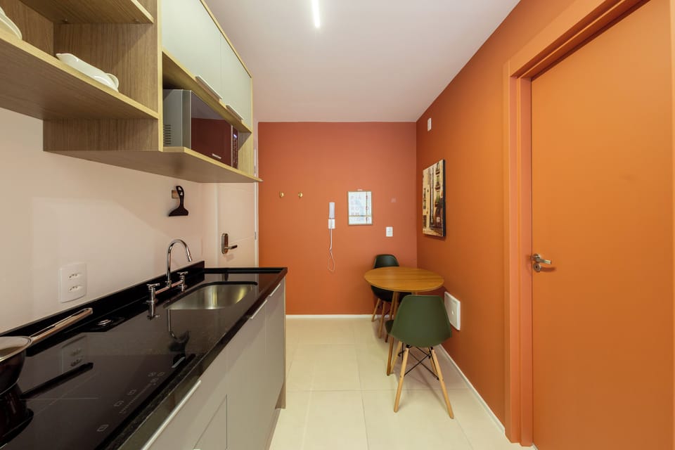 Basic Studio | Private kitchen | Full-size fridge, microwave, stovetop, cookware/dishes/utensils