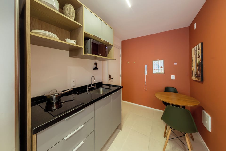 Basic Studio | Private kitchen | Full-size fridge, microwave, stovetop, cookware/dishes/utensils