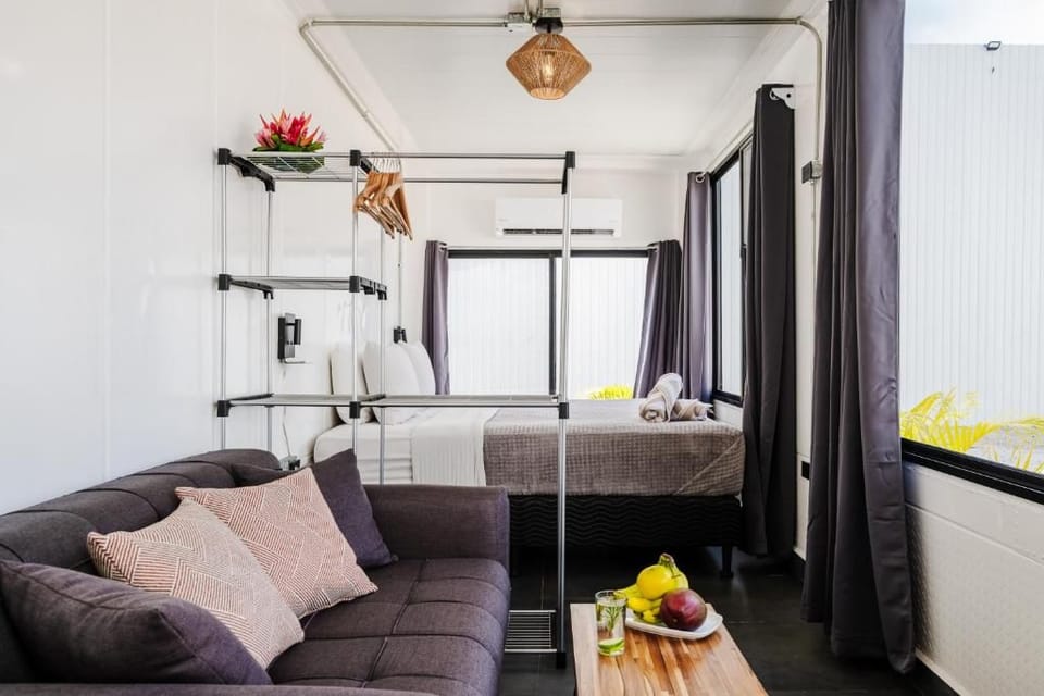 Luxury Apartment, Pool View | Premium bedding, desk, laptop workspace, WiFi (free)