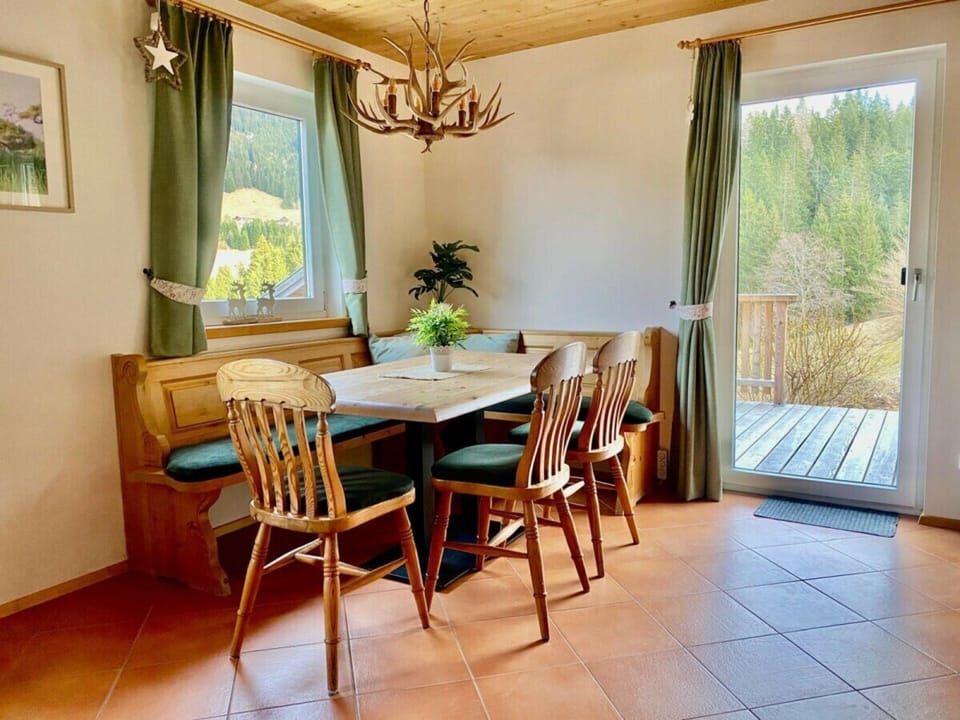 Chalet | Dining