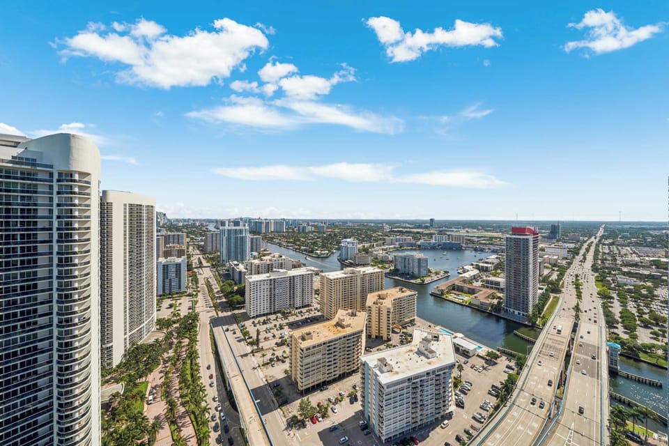 Sea Glass- Pool, Gym, Oceanfront in Hollywood FL Apartment hotel in Hollywood Beach