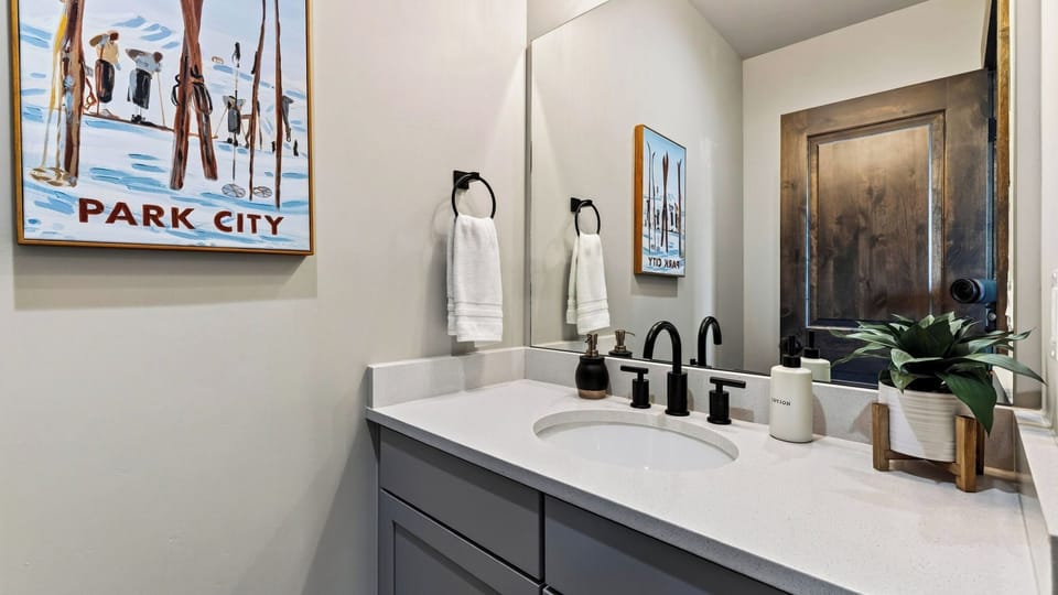 High West Hideaway by Avantstay Mountain-view Townhome Hot Tub + Firepit Near Park City Cottage in Wasatch County