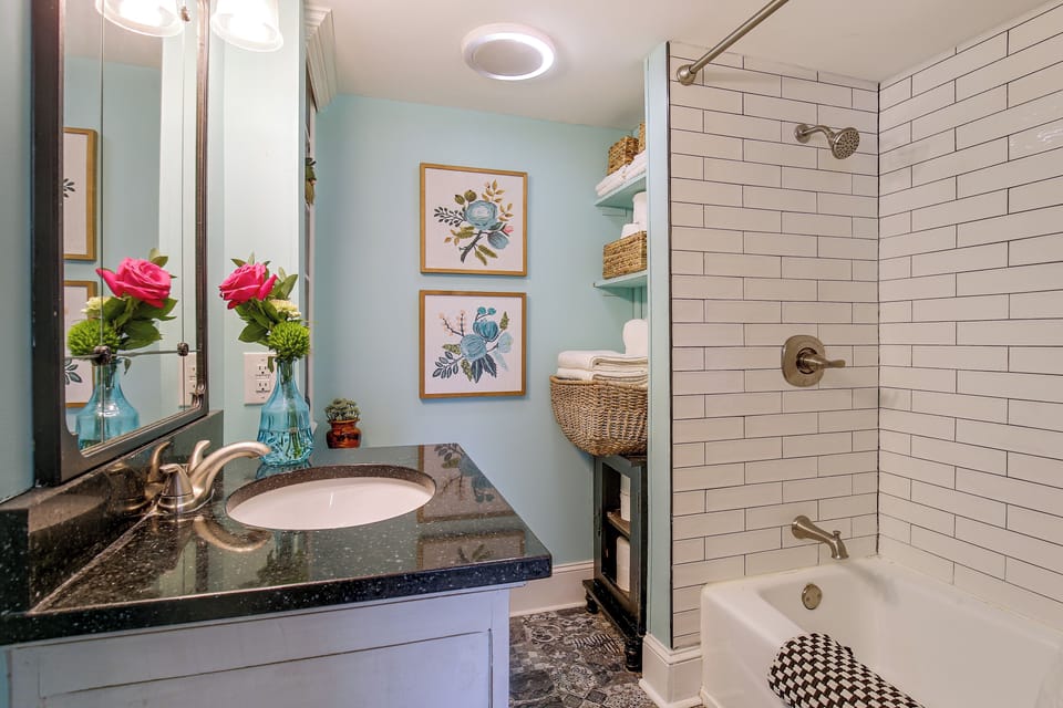 Full Bathroom | 2nd Floor