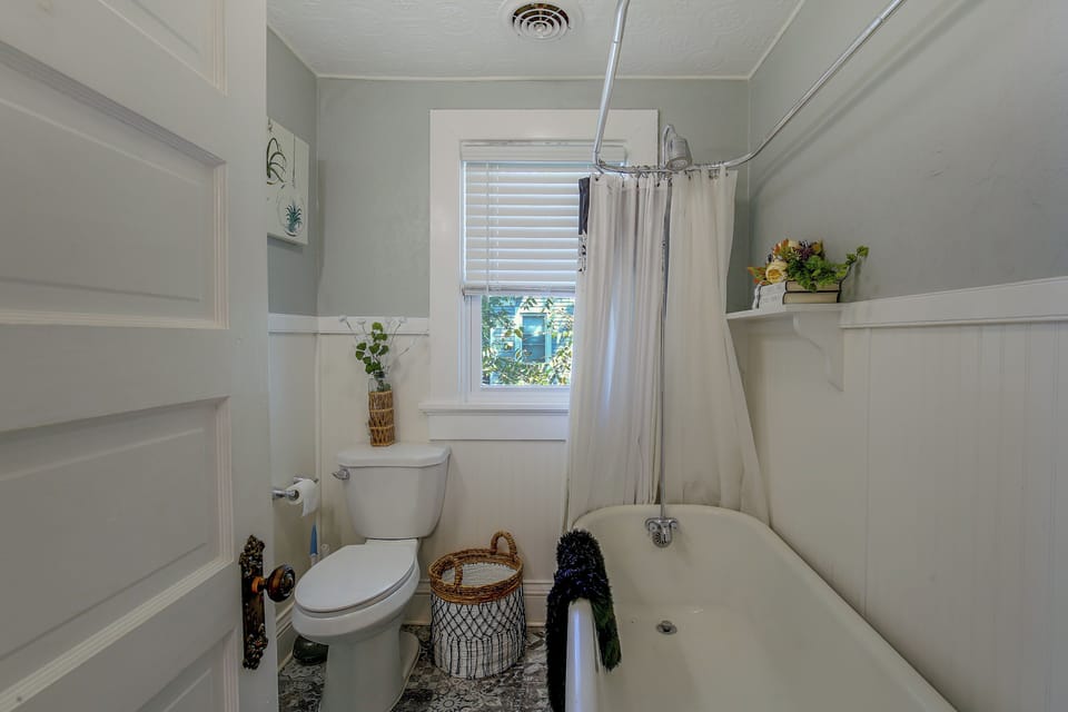 Full Bathroom | 2nd Floor