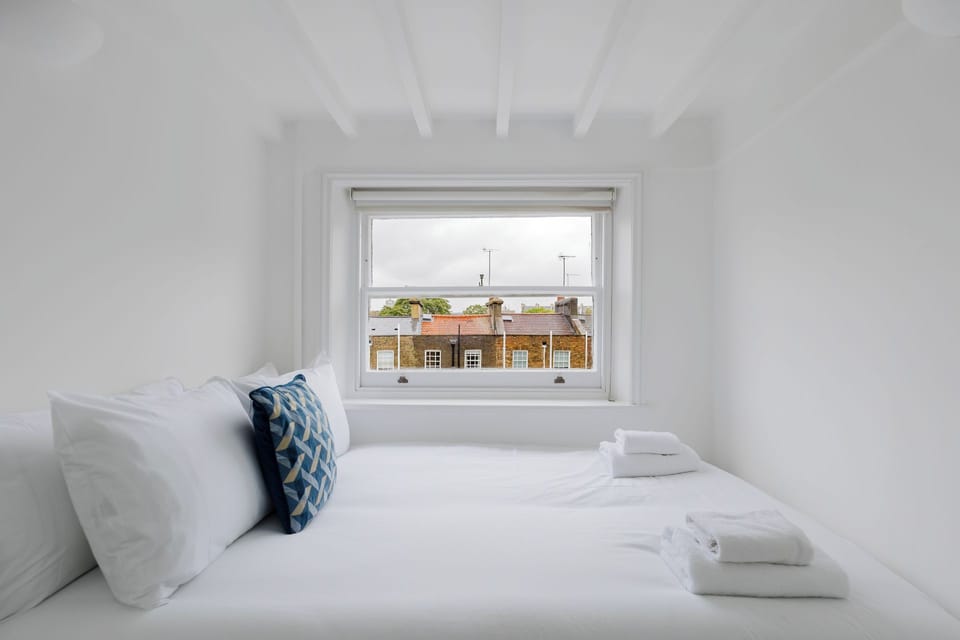 Beautifully Presented 3BDR Flat in Kensington Apartment in City of Westminster