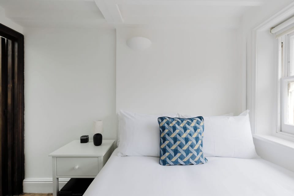 Beautifully Presented 3BDR Flat in Kensington Apartment in City of Westminster
