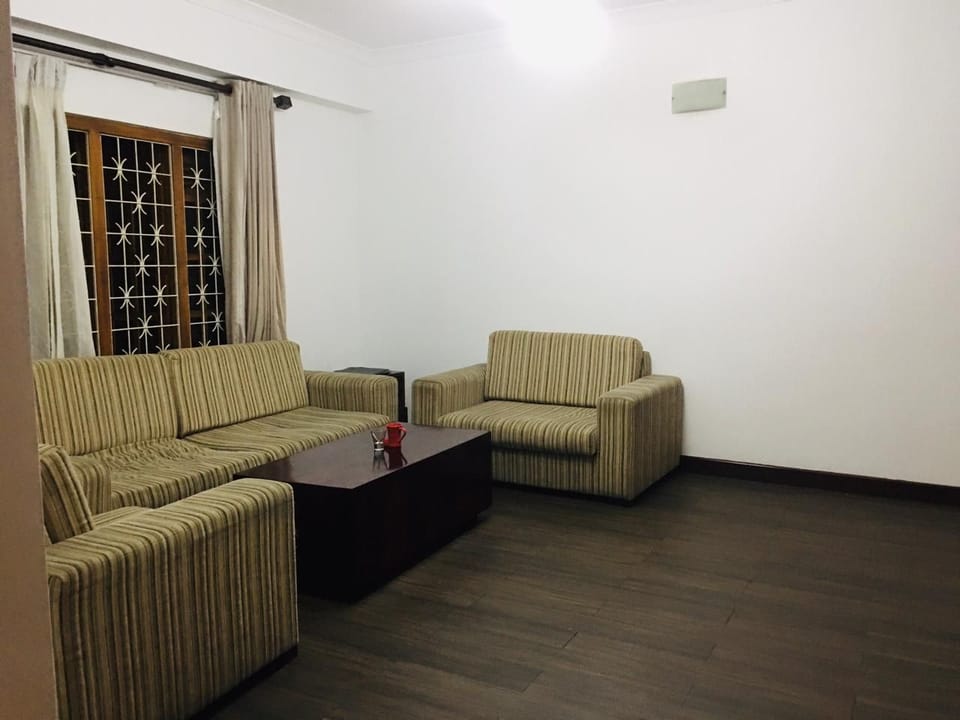 LAA ADAMS THE LUXURIOUS LIVING Hotel in Central Province