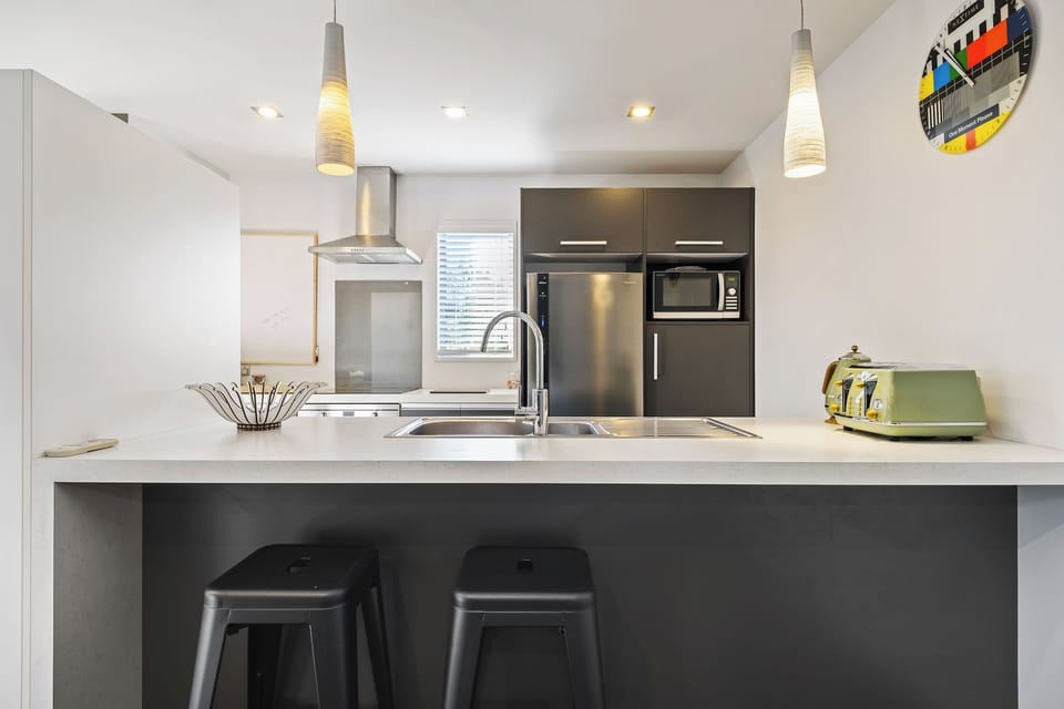 full kitchen with essentials with an island 