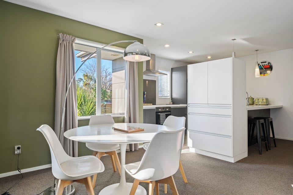 full kitchen with essentials with an island 
