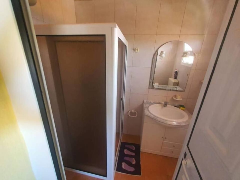 Upper bathroom