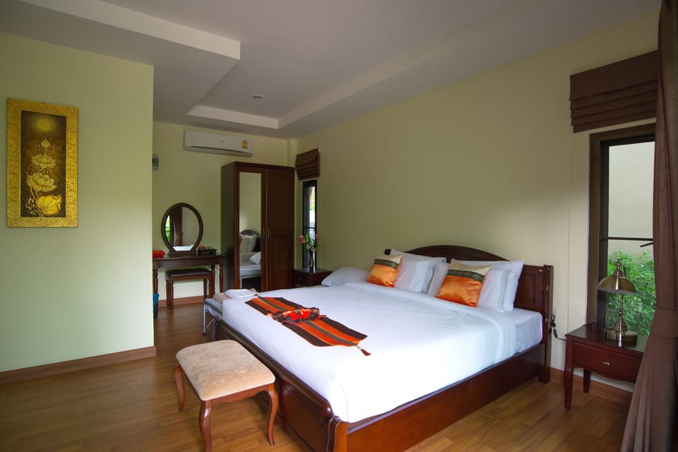 Garden Villa | Minibar, desk, blackout drapes, iron/ironing board