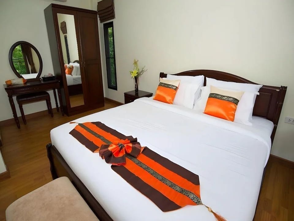 Garden Villa | Minibar, desk, blackout drapes, iron/ironing board