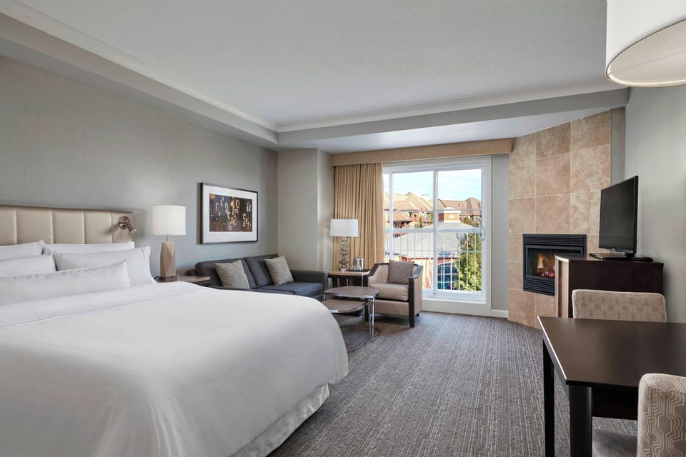 Deluxe Room, 1 Queen Bed with Sofa bed | Premium bedding, down comforters, pillowtop beds, in-room safe