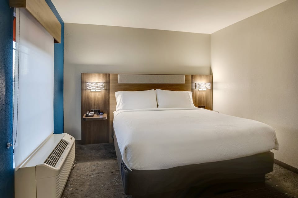 Suite, 1 Bedroom | Down comforters, in-room safe, desk, blackout drapes