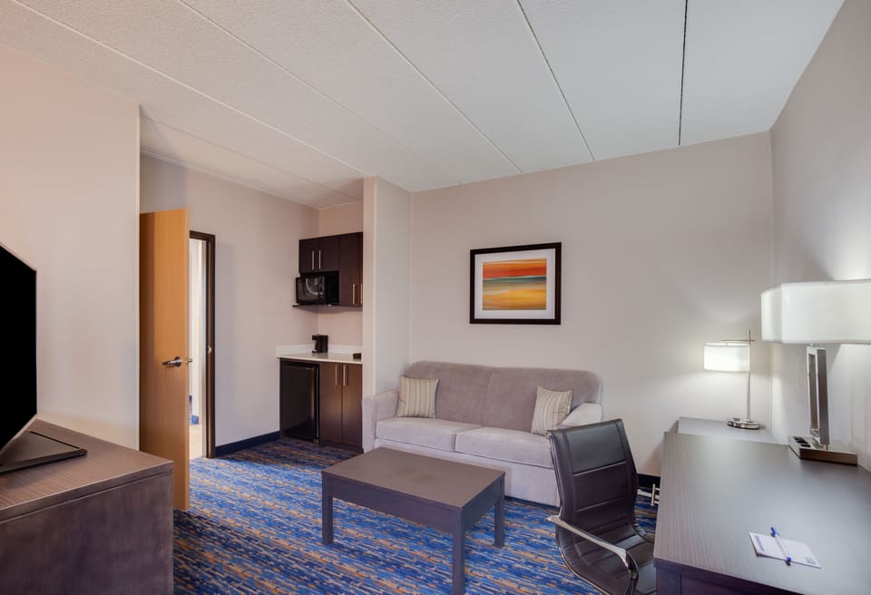 Suite, 1 Bedroom | Down comforters, in-room safe, desk, blackout drapes