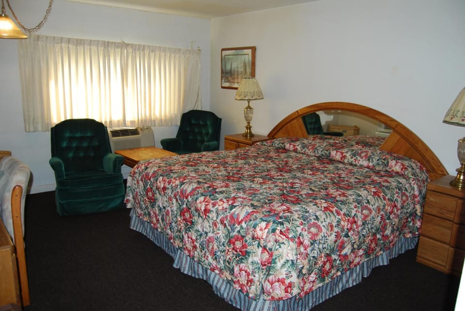 Standard Room, 1 King Bed, Non Smoking | Free WiFi