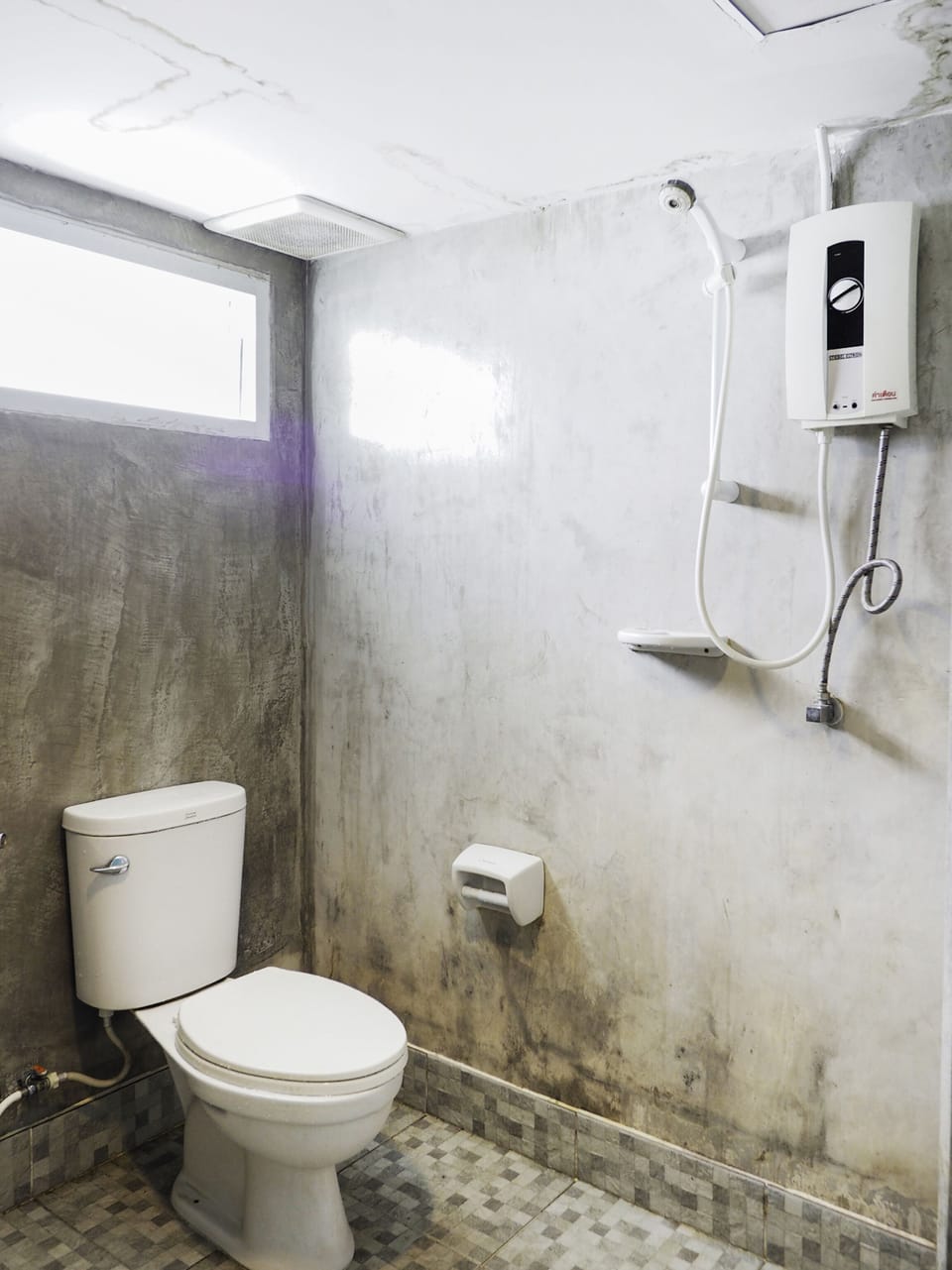 Deluxe Double Room | Bathroom | Shower, towels, soap, shampoo