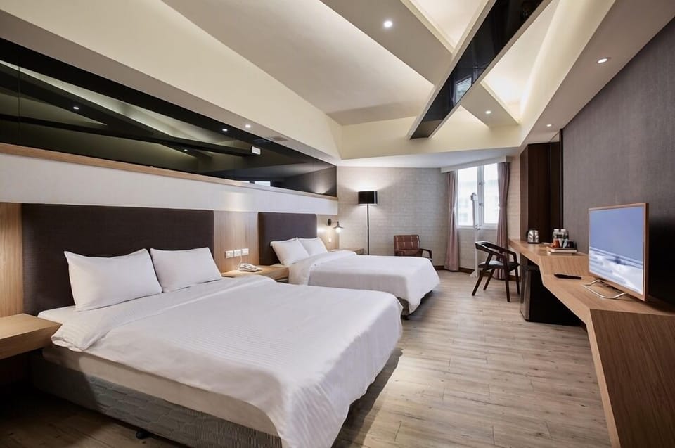 Deluxe Quadruple Room | Desk, free WiFi