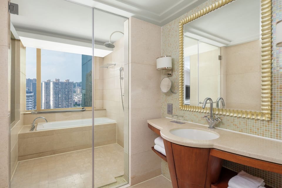 Junior Suite, 1 Bedroom | Bathroom | Combined shower/tub, free toiletries, hair dryer, bathrobes