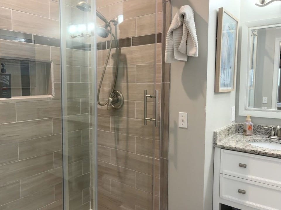 Master Bath -  2nd Floor - Full Bath - Walk-in Shower