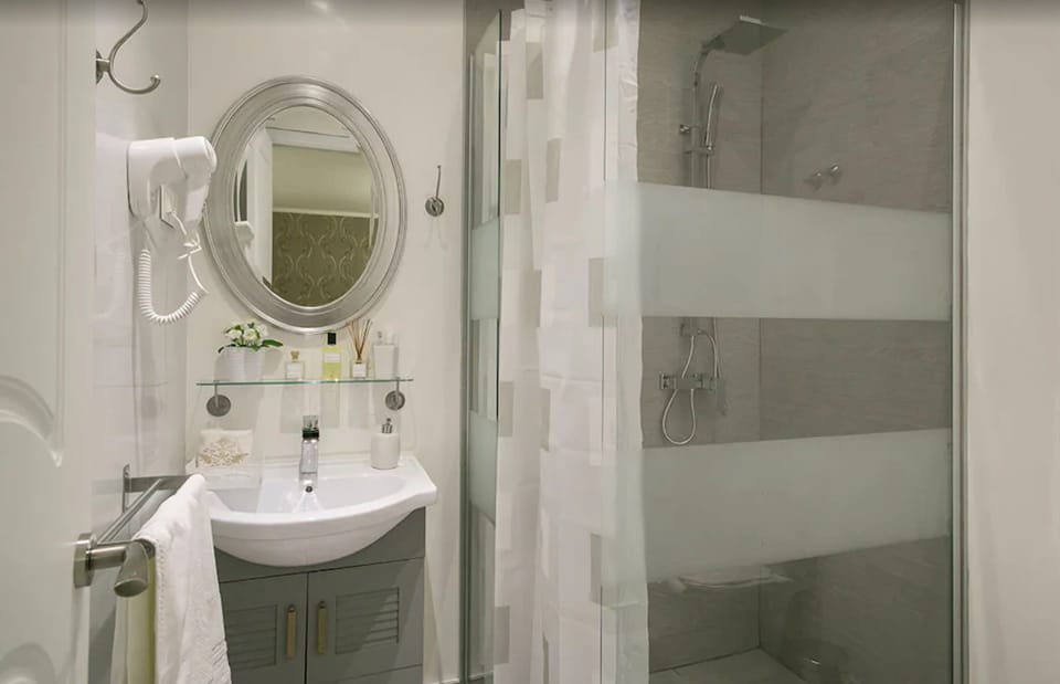 Shower, free toiletries, hair dryer, towels