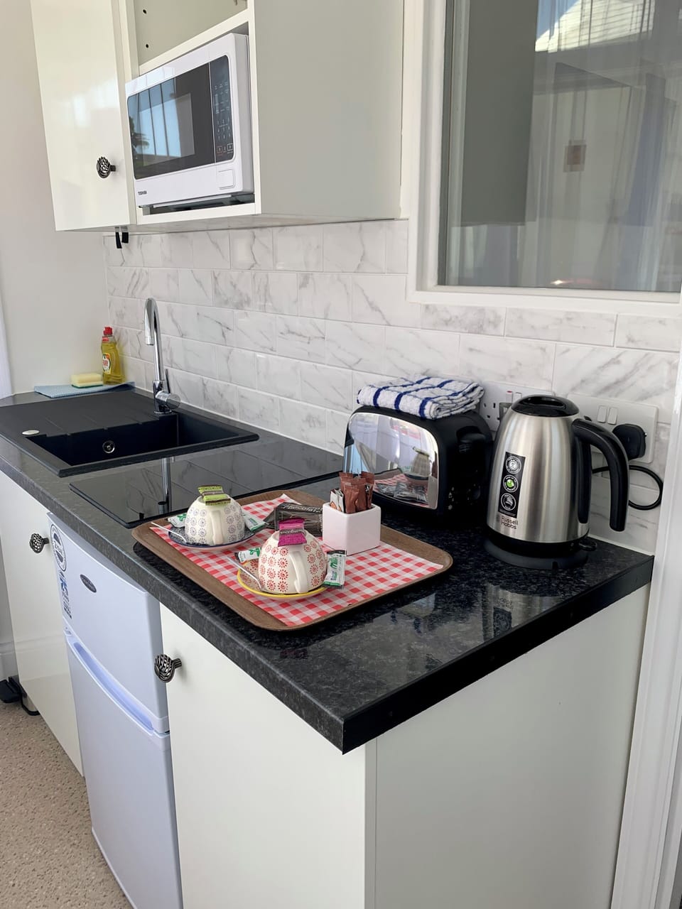 Double Room | Private kitchen | Coffee/tea maker, fridge, microwave, stovetop