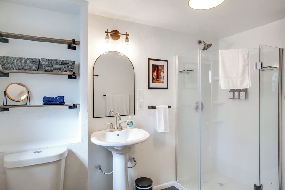 Unit 5 | Full Bathroom