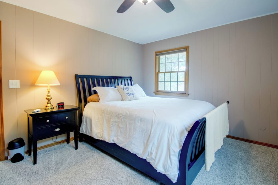 1/2 Mi to Bull Shoals Lake! Family-friendly Home Cottage in Lakeview