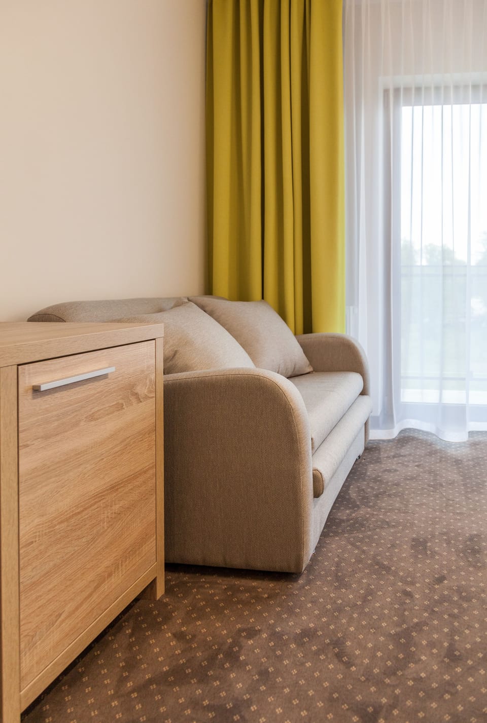 Premium bedding, in-room safe, desk, WiFi (free)