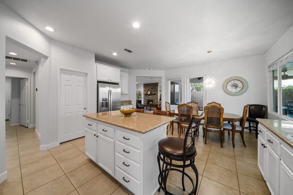 Kitchen island with breakfast seating