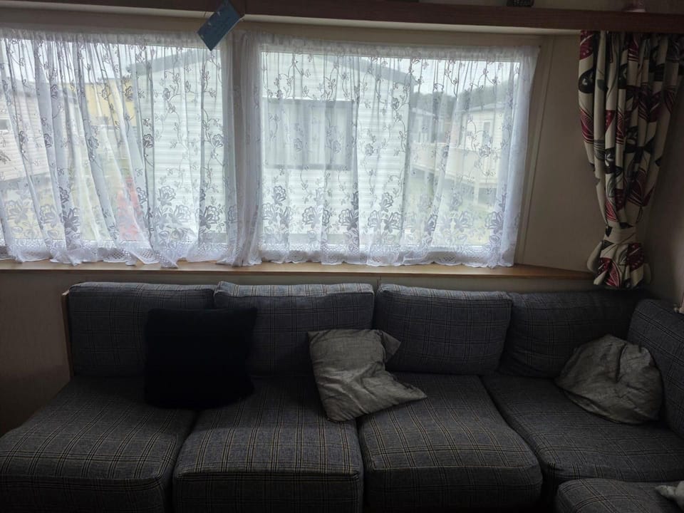 3 Bedroom Seaview Cabin Sleeps 8 - Balcony & Pool Cabin in Ingoldmells